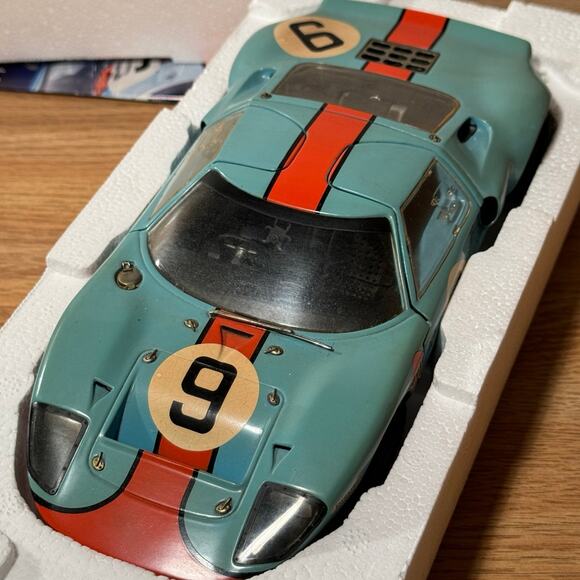 Vintage Revell Creative Masters LTD Ford GT 40 Le Mans 1968 w/‎ COA 1:20 Scale - Picture 8 of 10
